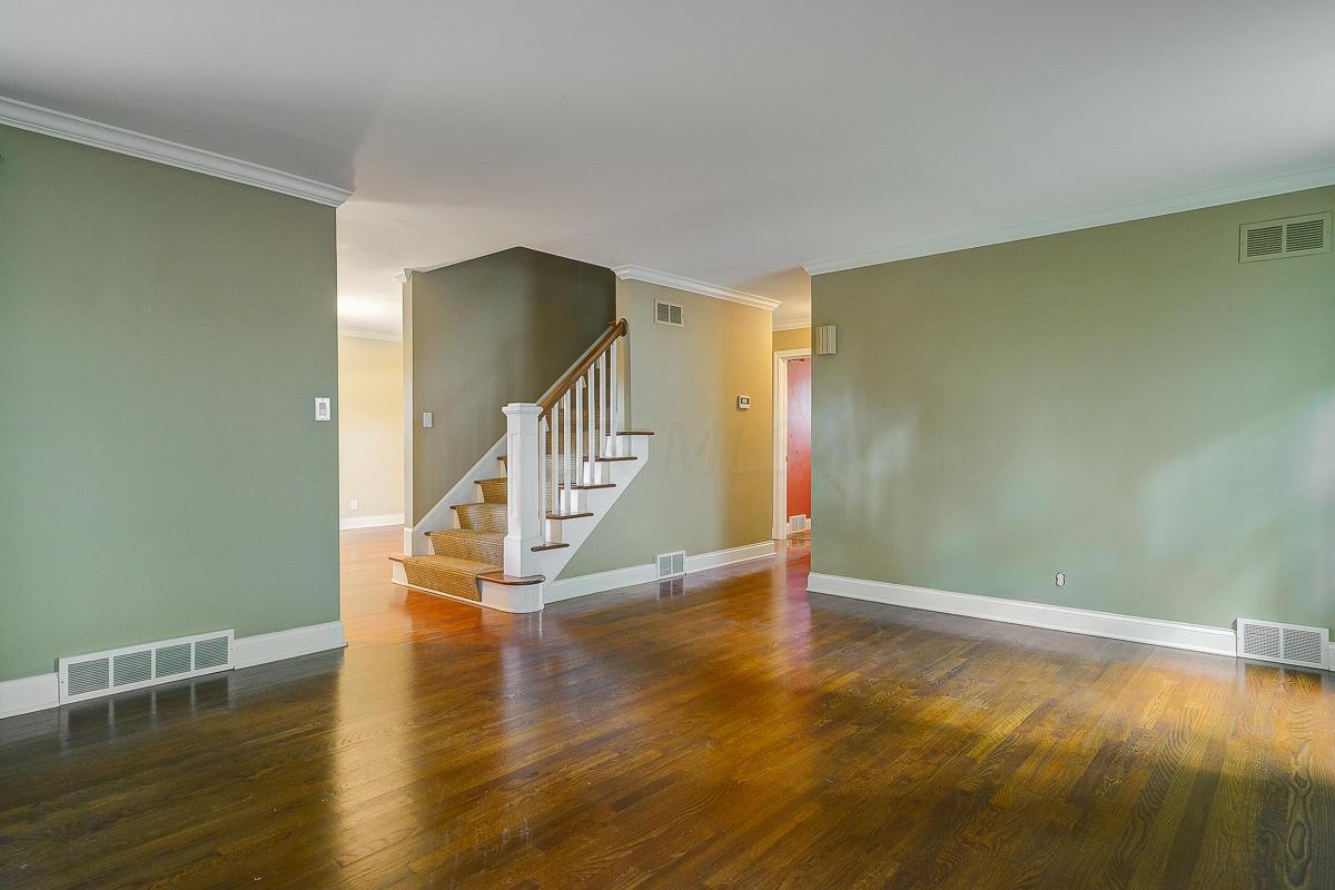 2702 Henthorn Road Columbus, OH 43221 - Photo 6 of 39