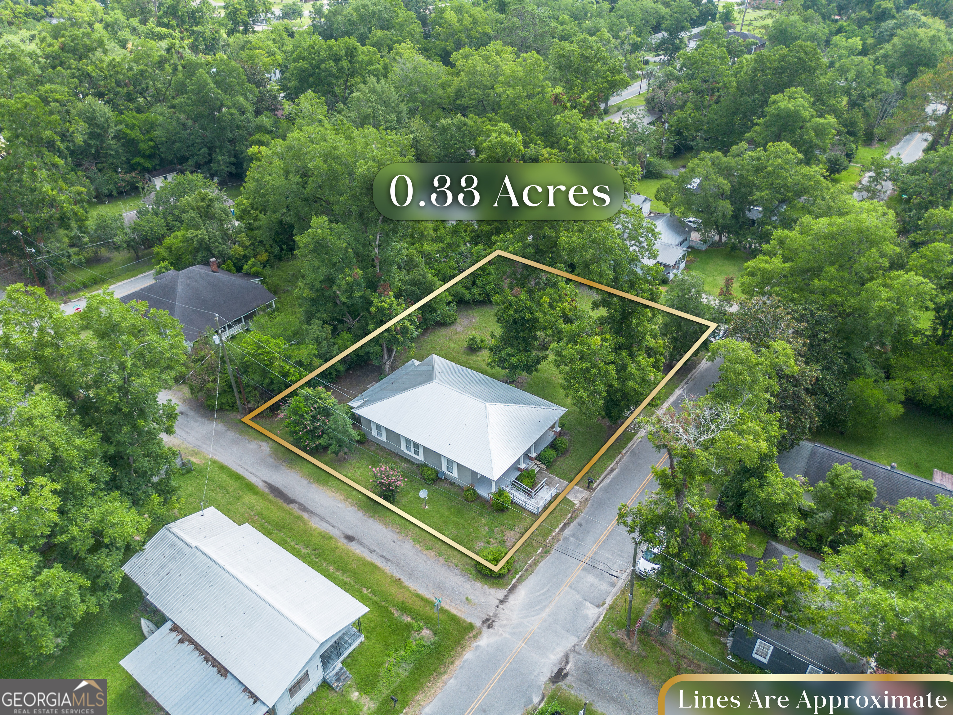 122 Hopkins Street Waycross, GA 31501 - Photo 2 of 31 a view of a tennis court