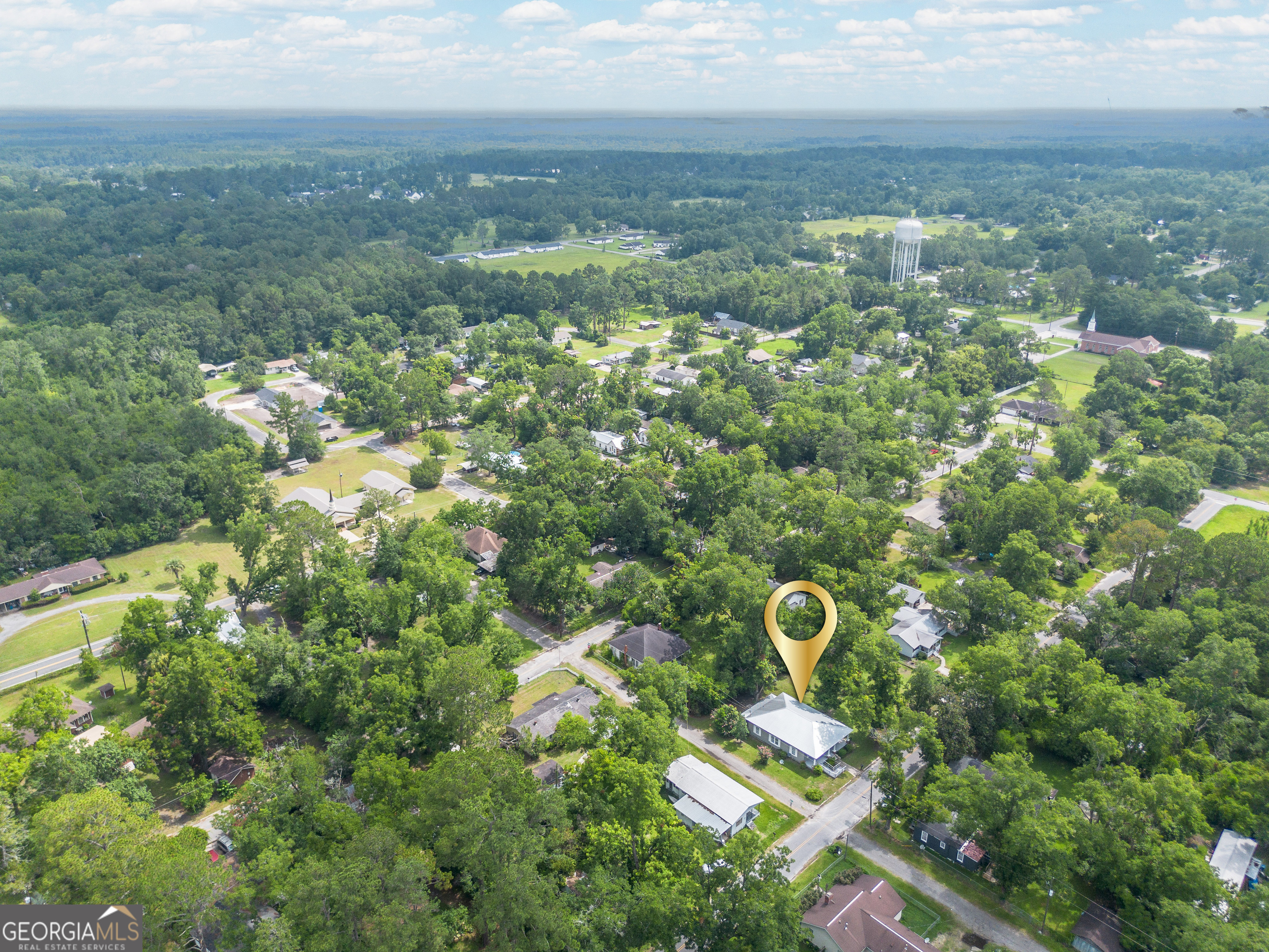 122 Hopkins Street Waycross, GA 31501 - Photo 3 of 31 a view of a city