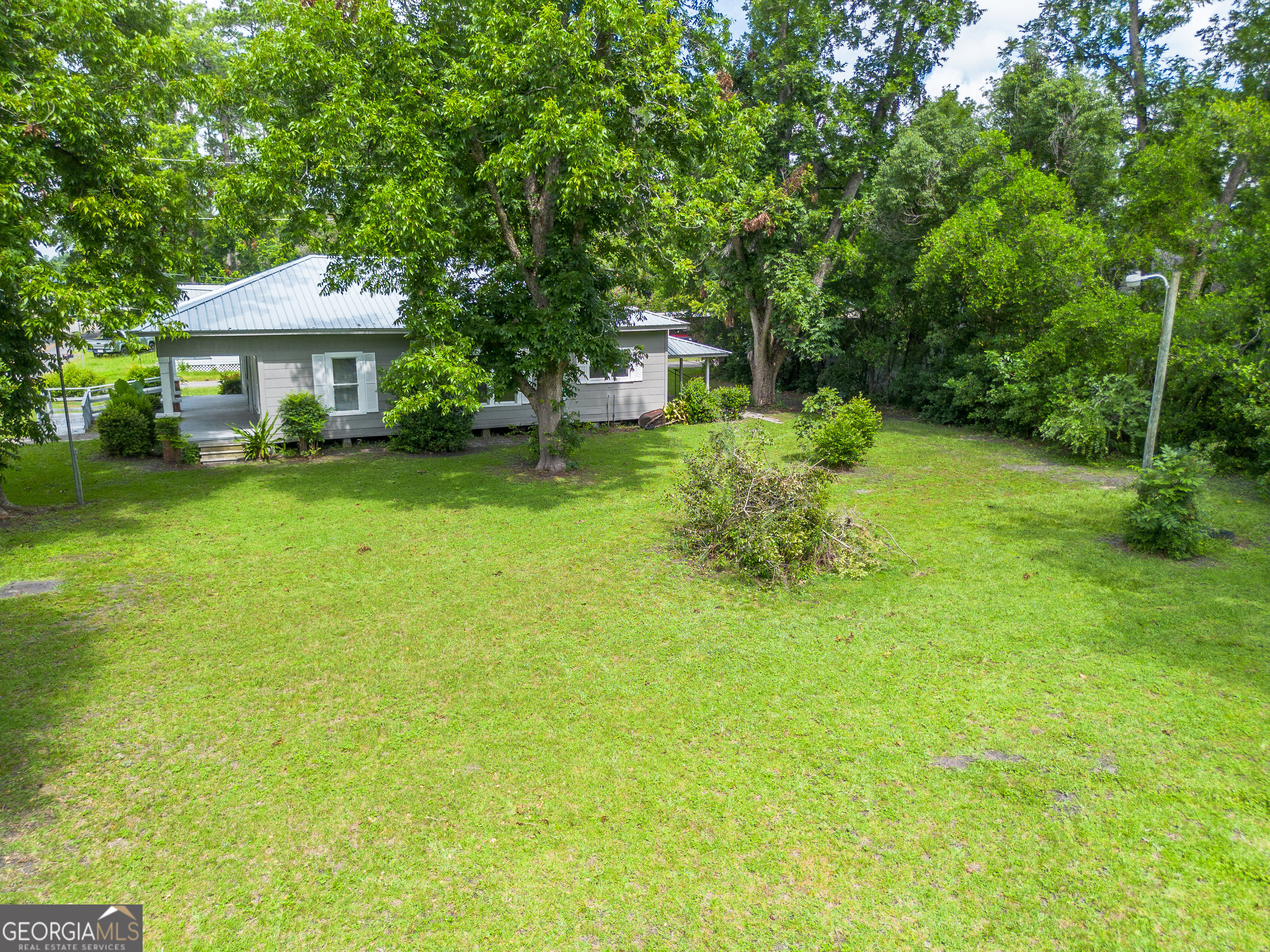 122 Hopkins Street Waycross, GA 31501 - Photo 6 of 31 a front view of a house with garden
