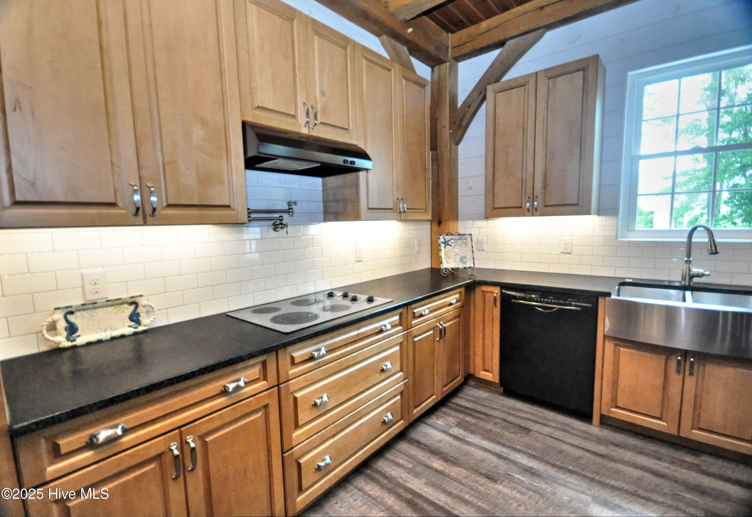 9265 West Lake Road Calabash, NC 28467 - Photo 32 of 132 Kitchen5