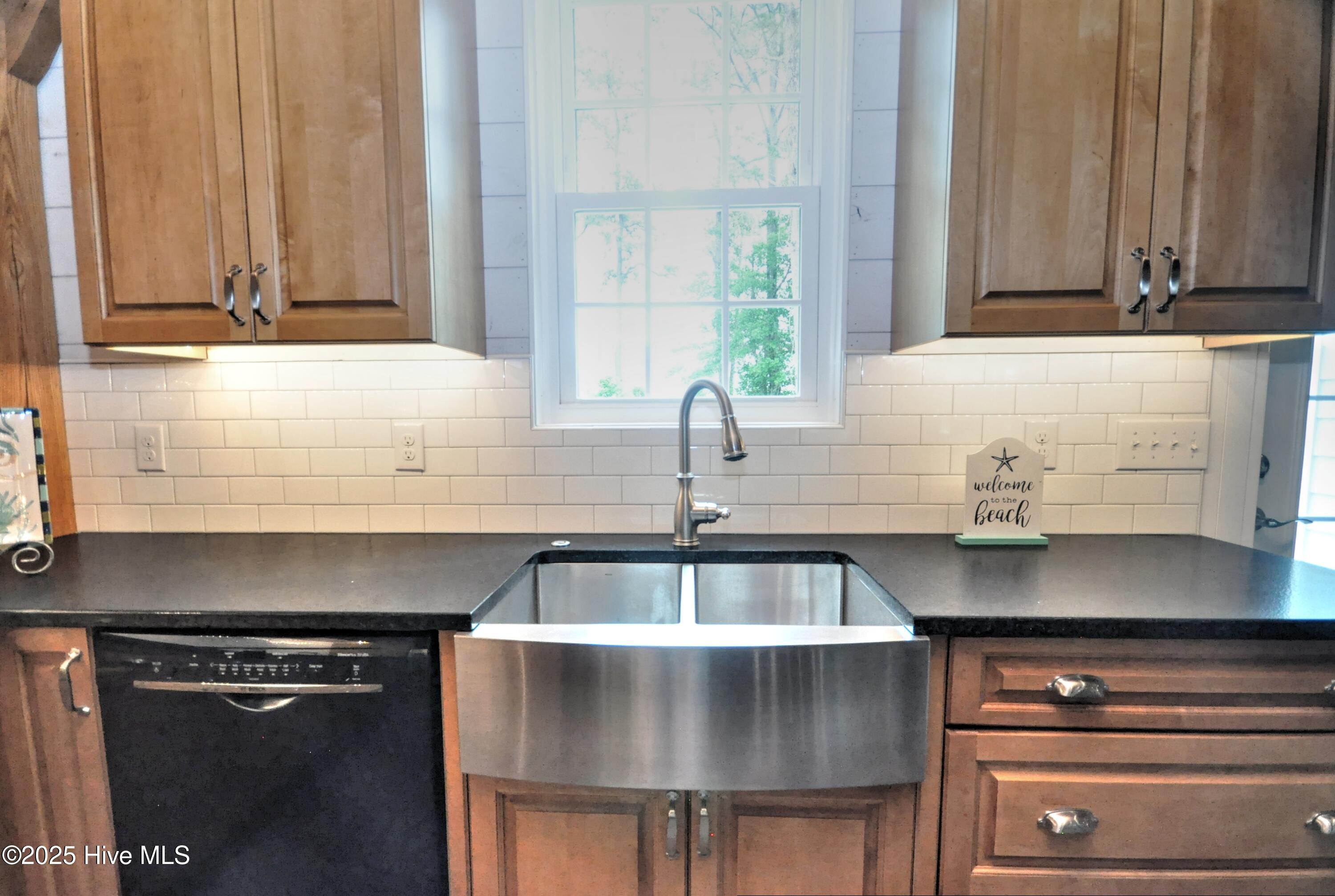 9265 West Lake Road Calabash, NC 28467 - Photo 33 of 132 Kitchen6