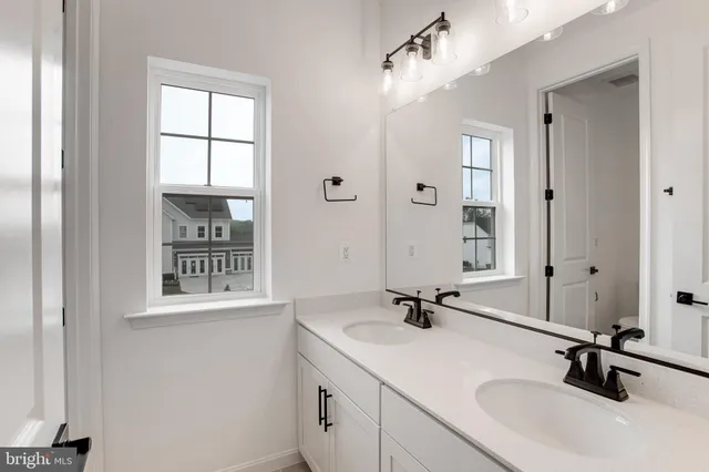 $799,999 | 201 Camwood Court, Fredericksburg, VA 22405