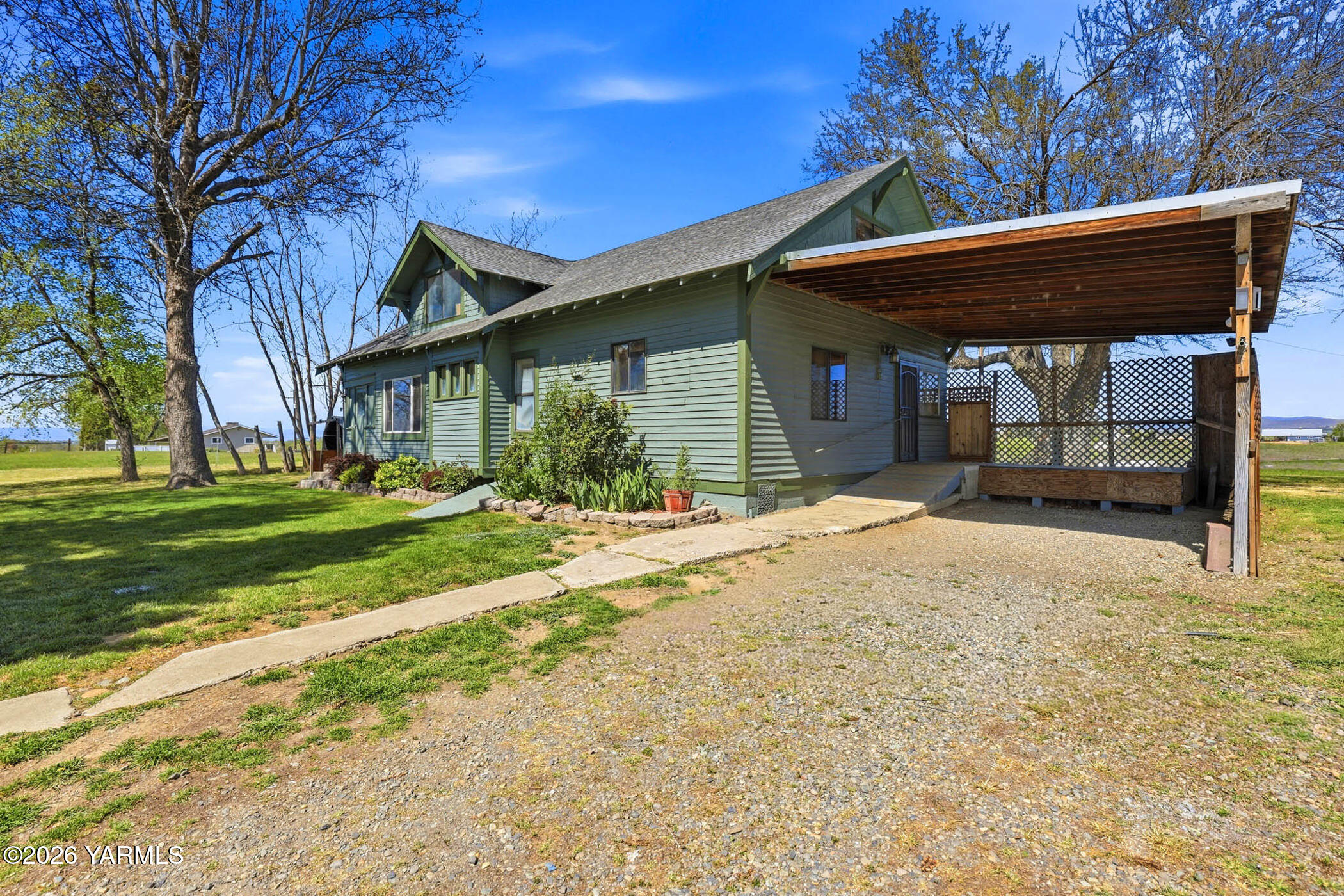 721 Blaine Road Granger, WA 98932 - Photo 2 of 45 3_721 blaine rd-5