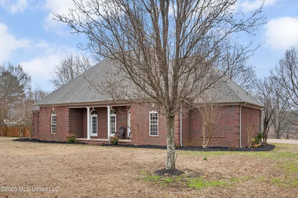 $399,999 | 769 Golden Pond Circle, Coldwater, MS 38618