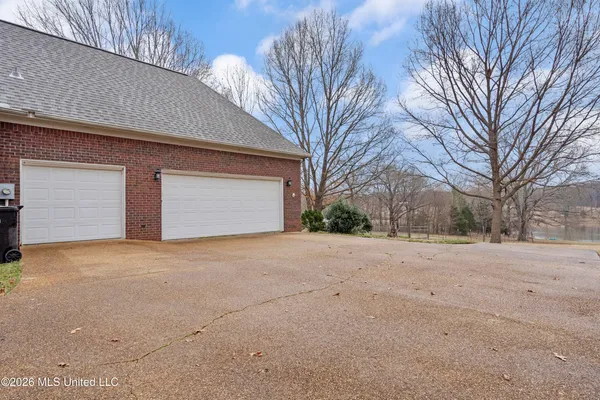 $399,999 | 769 Golden Pond Circle, Coldwater, MS 38618