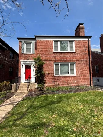 $3,195 | 7545 Delmar Boulevard, University City, MO 63130