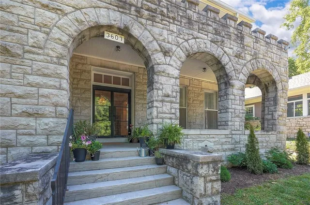 $775,000 | 3607 Pennsylvania Avenue, Kansas City, MO 64111
