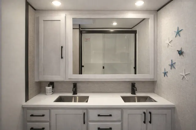 $125,000 | 93 Swallow Street, Palacios, TX 77465