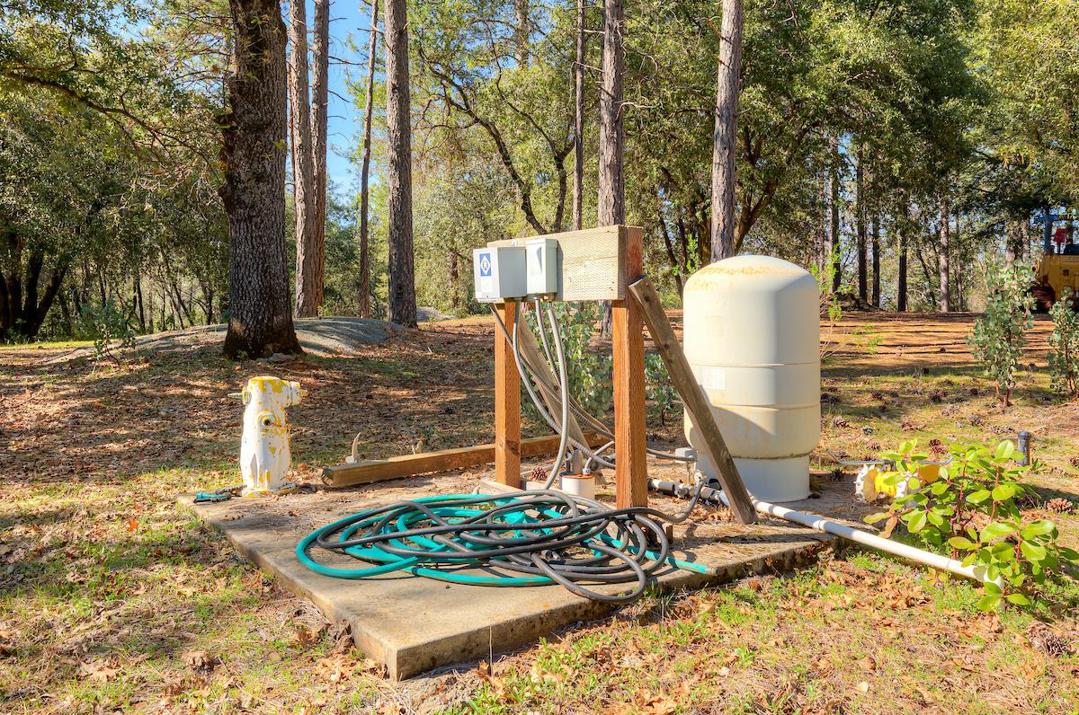 179 Elams Ranch Road Oroville, CA 95966 - Photo 29 of 52 a view of a backyard with plants and trees