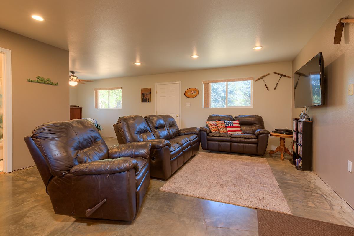 179 Elams Ranch Road Oroville, CA 95966 - Photo 5 of 52 a living room with furniture
