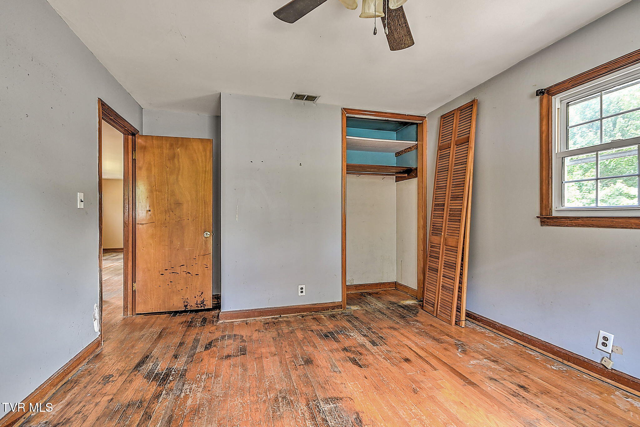 412 South Main Street Elizabethton, TN 37643 - Photo 13 of 34 23-web-or-mls-412 S Main JH-24