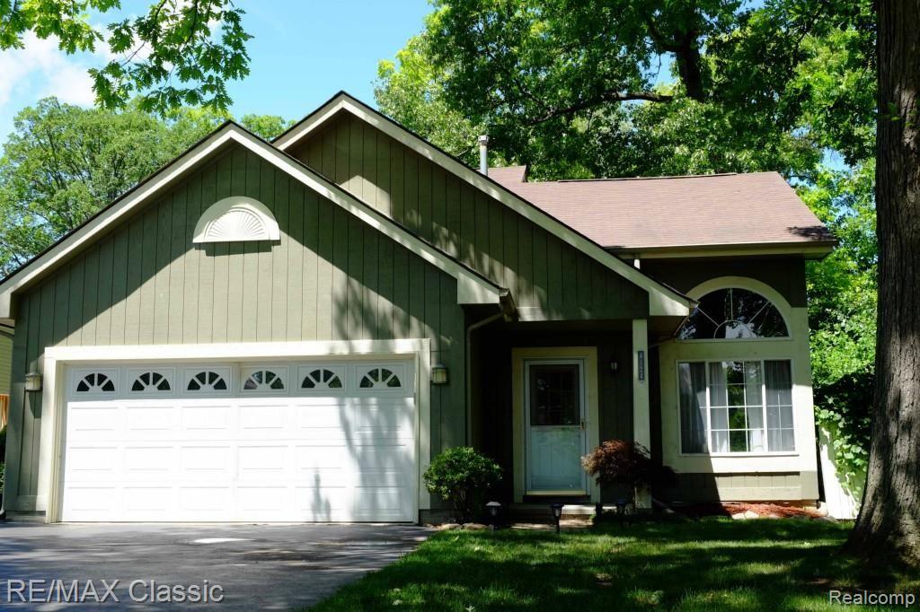 4124 Cass Elizabeth Road Waterford, MI 48328 - Photo 1 of 28 4124 Cass Elizabeth