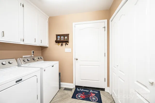 a view of utility room with washer and dryer