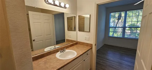 $1,695 | 5581 Rosehill Road, Unit 104, Sarasota, FL 34233