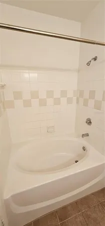 $1,695 | 5581 Rosehill Road, Unit 104, Sarasota, FL 34233