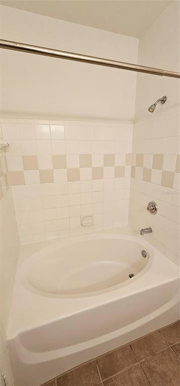 5581 Rosehill Road, Unit 104 Sarasota, FL 34233 - Photo 13 of 16