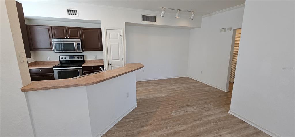 5581 Rosehill Road, Unit 104 Sarasota, FL 34233 - Photo 4 of 16