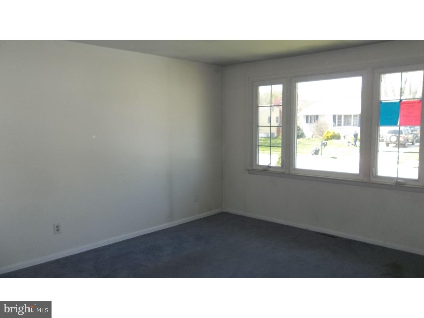 45 Greenridge Road Newark, DE 19711 - Photo 2 of 12 Living Room