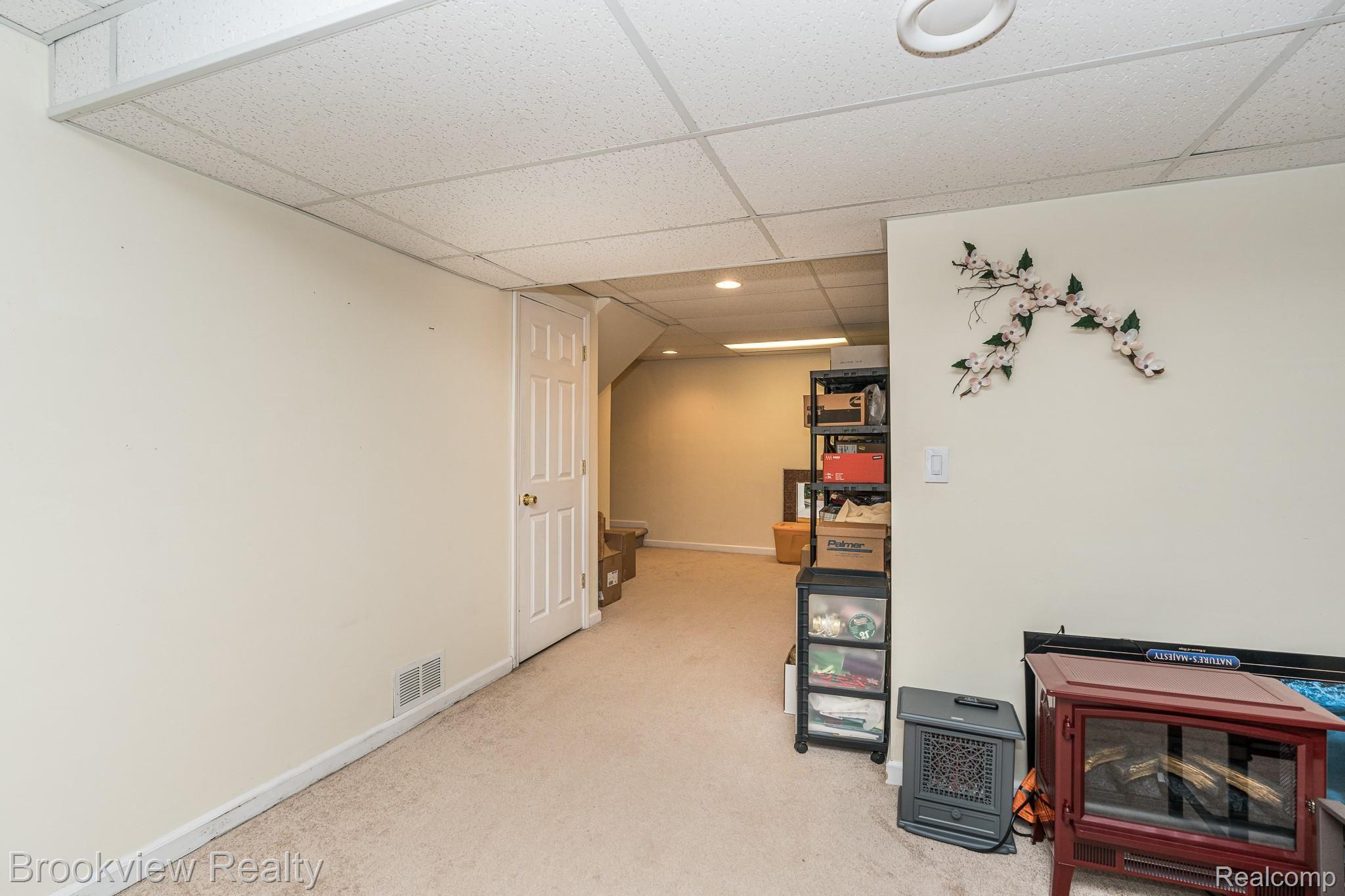 2255 Crystal Drive Rochester, MI 48309 - Photo 23 of 29 2255 Crystal MLS-W039.jpg