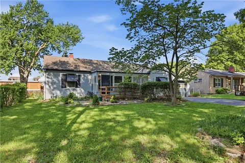 $249,900 | 8816 Daniel Boone Road, Kansas City, MO 64114