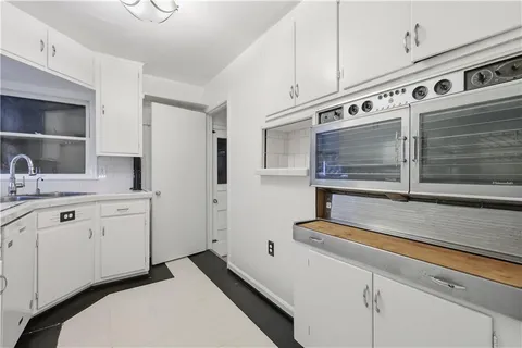 $249,900 | 8816 Daniel Boone Road, Kansas City, MO 64114