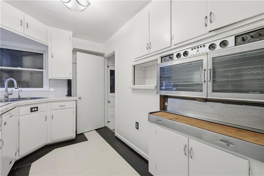 8816 Daniel Boone Road Kansas City, MO 64114 - Photo 8 of 28