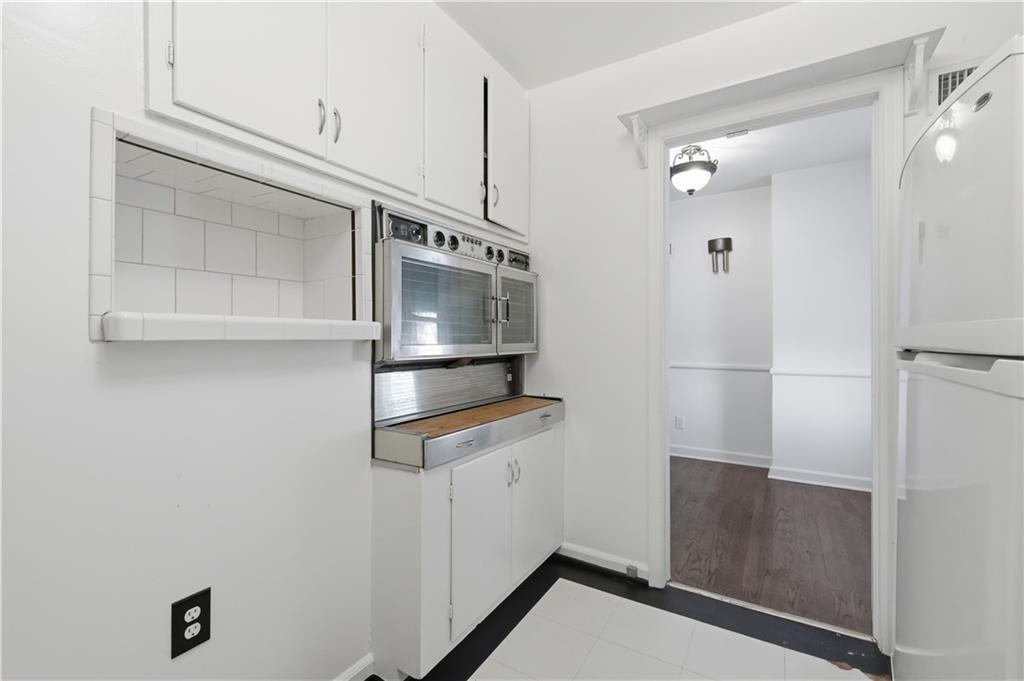 8816 Daniel Boone Road Kansas City, MO 64114 - Photo 10 of 28