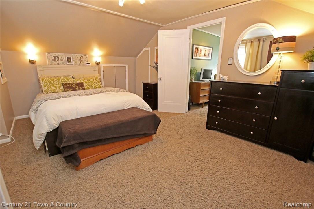 2020 Harvard Road Berkley, MI 48072 - Photo 37 of 45 37) Upstairs Bedroom.jpg
