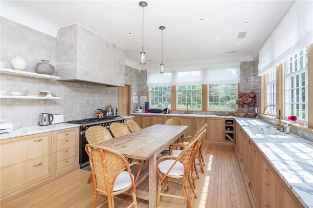 $175,000 | 45 Ram Island Drive, Southampton, NY 11968