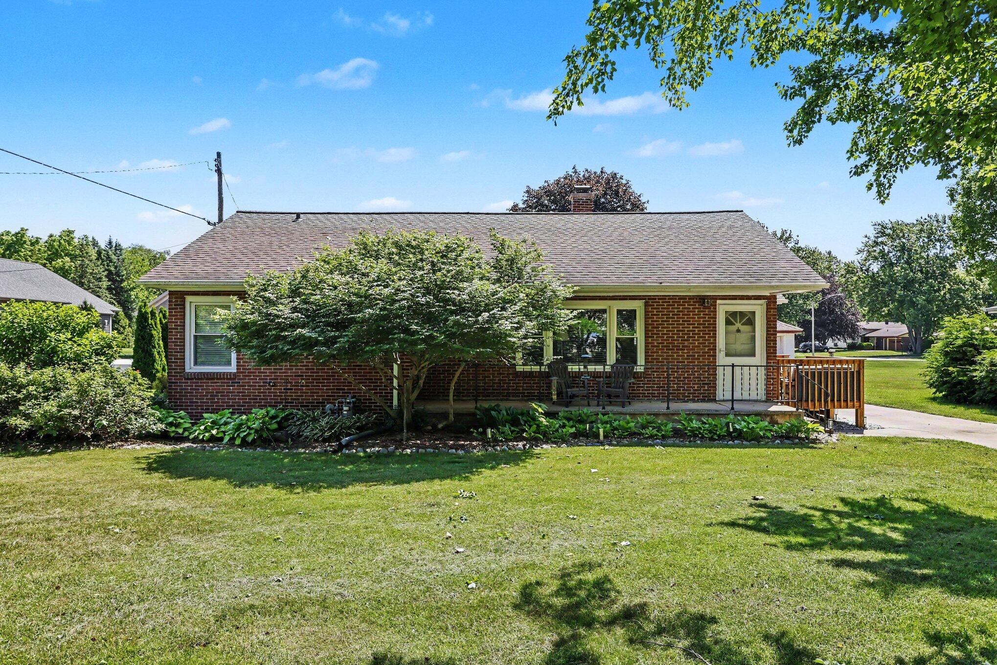5209 South Roosevelt Road Stevensville, MI 49127 - Photo 2 of 26 002__g6a5160_304