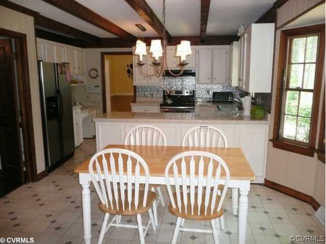 3244 Wood Dale Road Chester, VA 23831 - Photo 2 of 8 Kitchen - Eat-In Kitchen with Bay Window has Expos