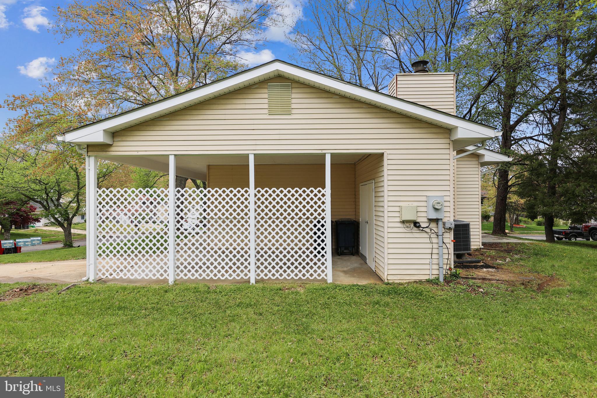 3303 Heidi Lane Springdale, MD 20721 - Photo 5 of 20 Front Exterior