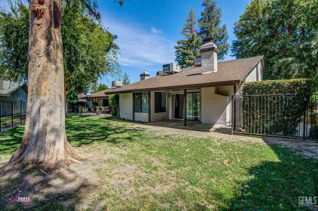 a view of a house with garden