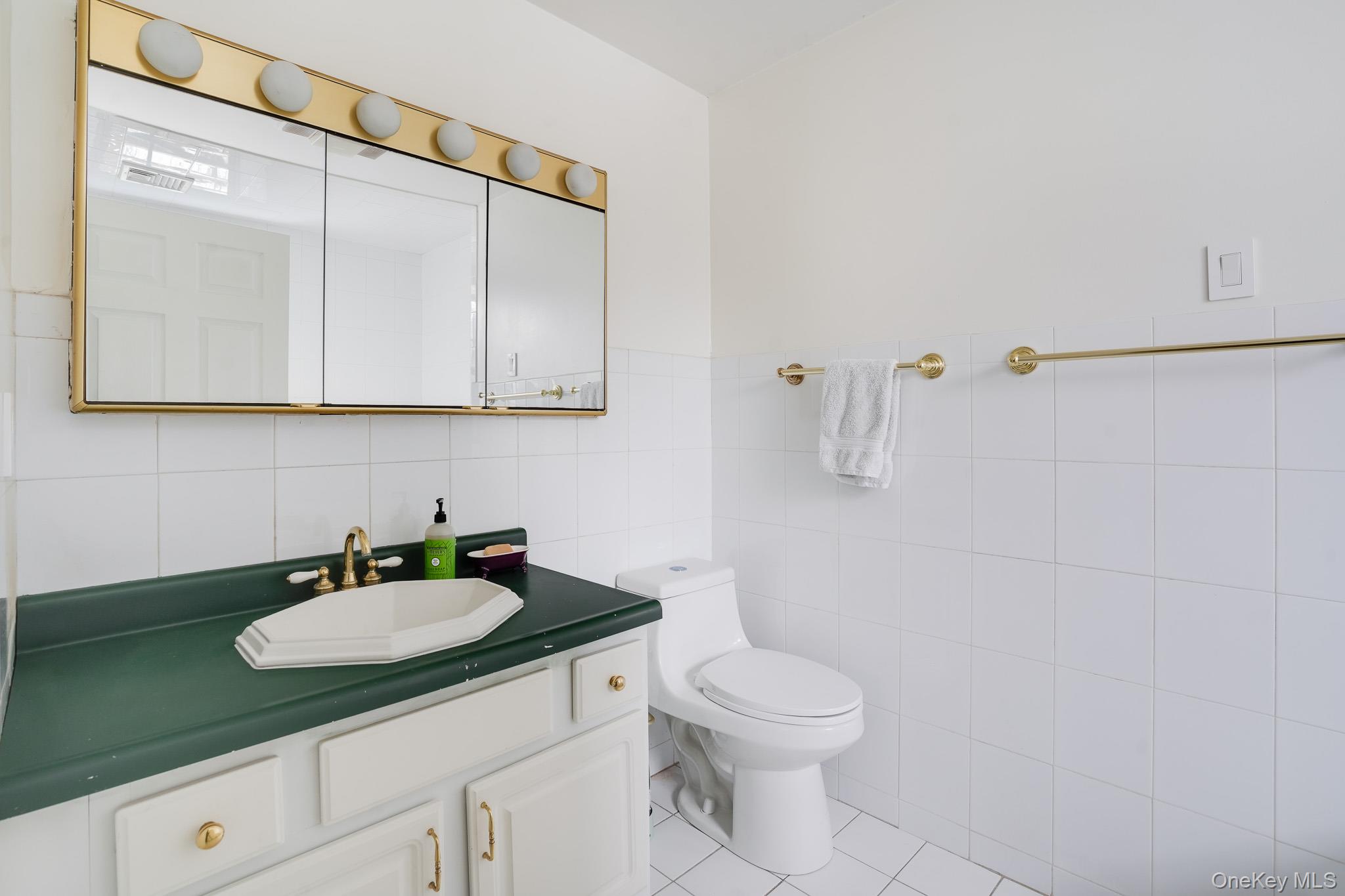 645 Gardnertown Road Newburgh, NY 12550 - Photo 23 of 38 Primary bathroom