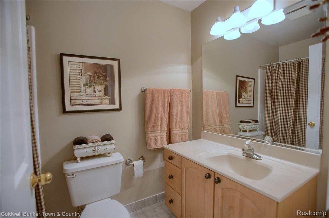 3278 Brighton Road Howell, MI 48843 - Photo 22 of 43 36 Bathroom.jpg