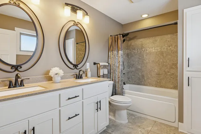 $559,900 | 2009 Red Oak Lane, Lino Lakes, MN 55038