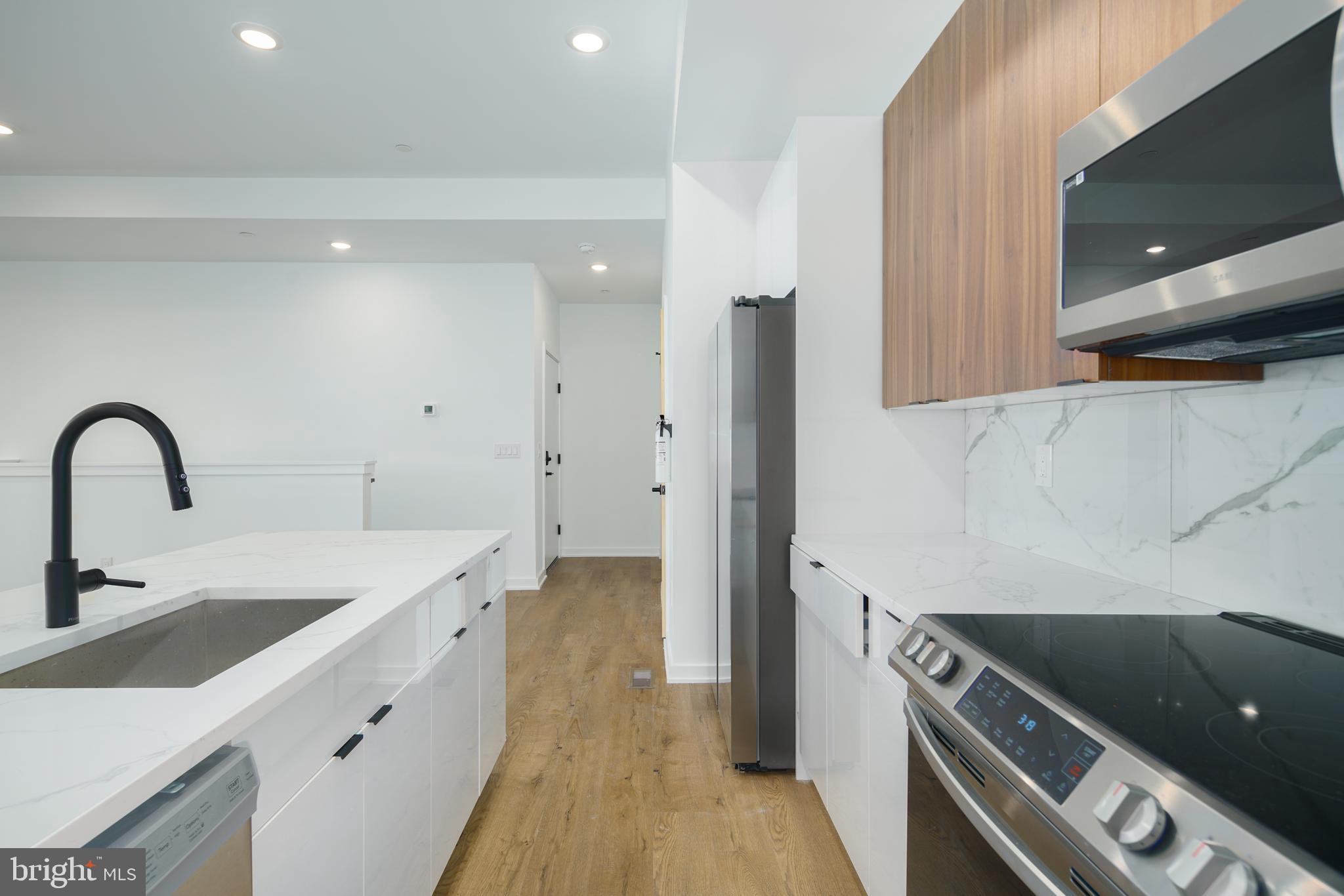 610 Moore Street, Unit 101 Philadelphia, PA 19148 - Photo 3 of 24