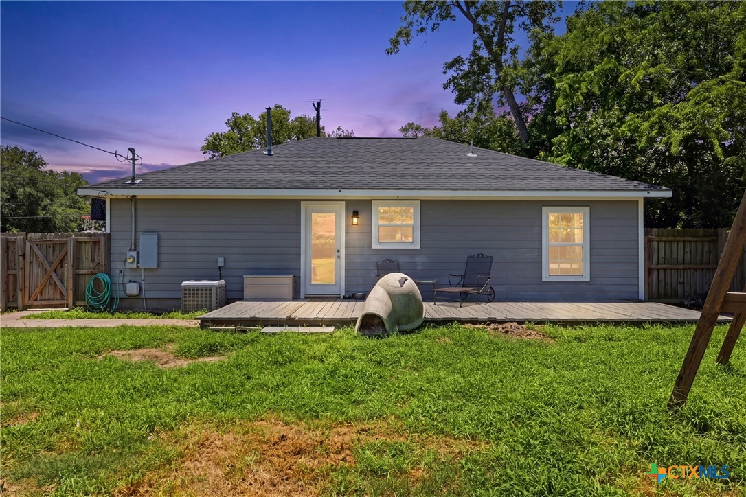 554 West Austin Street Luling, TX 78648 - Photo 36 of 47