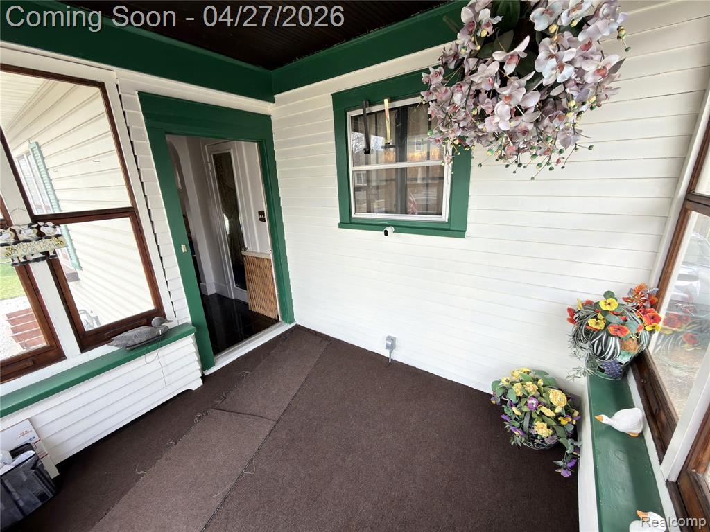 52 Maple Street River Rouge, MI 48218 - Photo 2 of 28