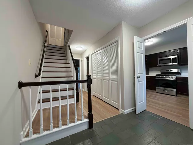 $2,800 | 6 Tunxis Village, Unit 6, Farmington, CT 06032