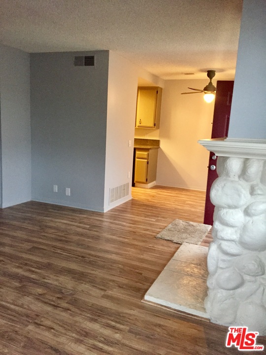 552 Spring Road, Unit 88 Moorpark, CA 93021 - Photo 4 of 9