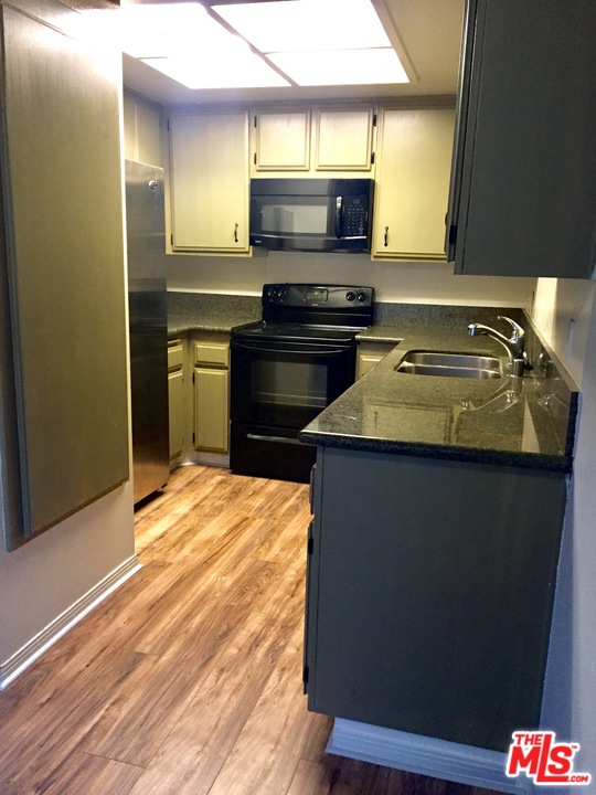 552 Spring Road, Unit 88 Moorpark, CA 93021 - Photo 5 of 9