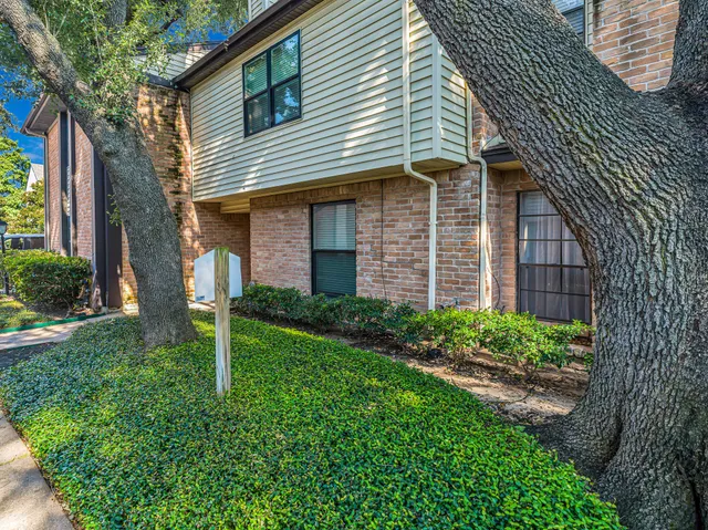 $2,490 | 2568 Bering Drive, Houston, TX 77057