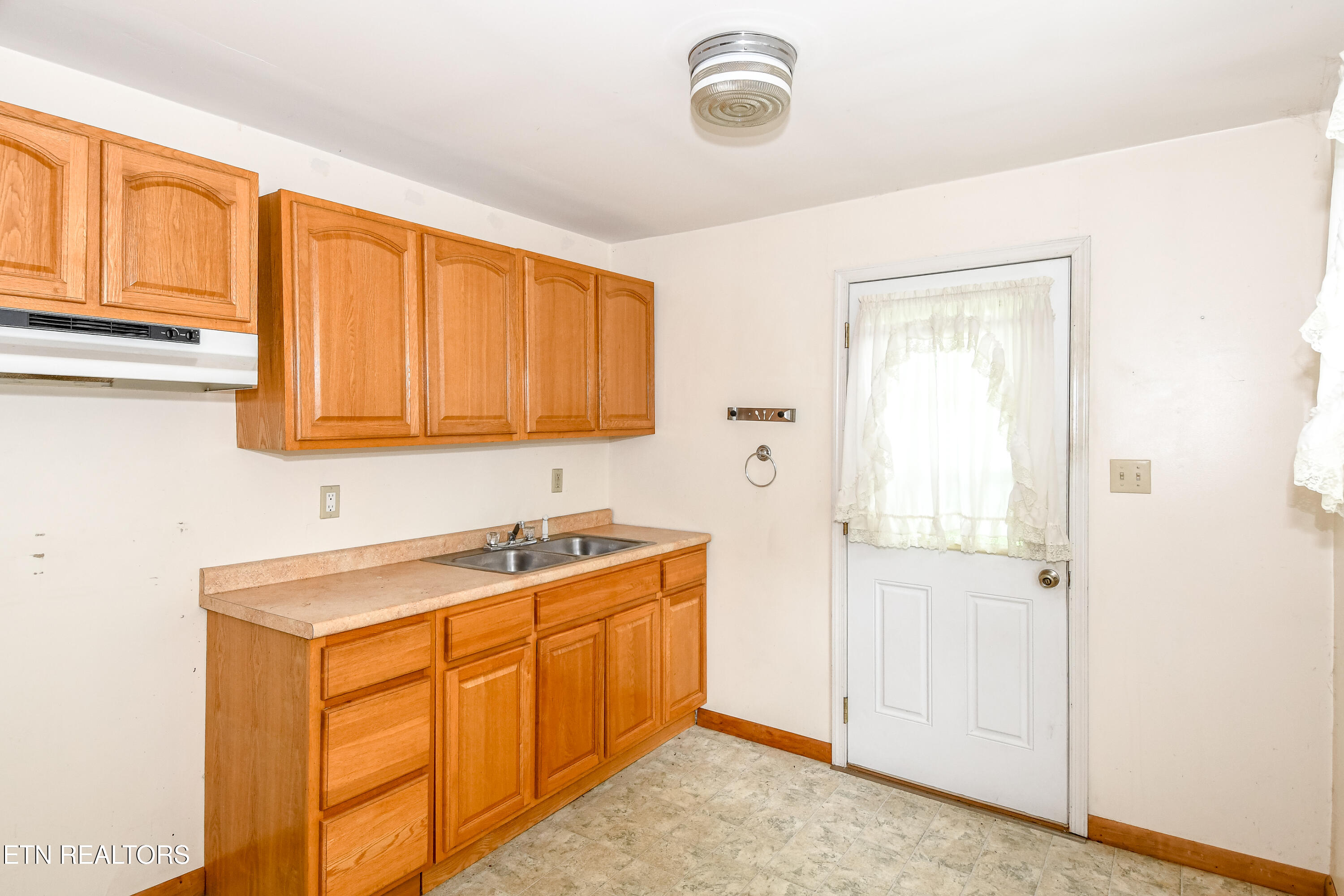 206 Main Road Maryville, TN 37804 - Photo 7 of 14 206main2