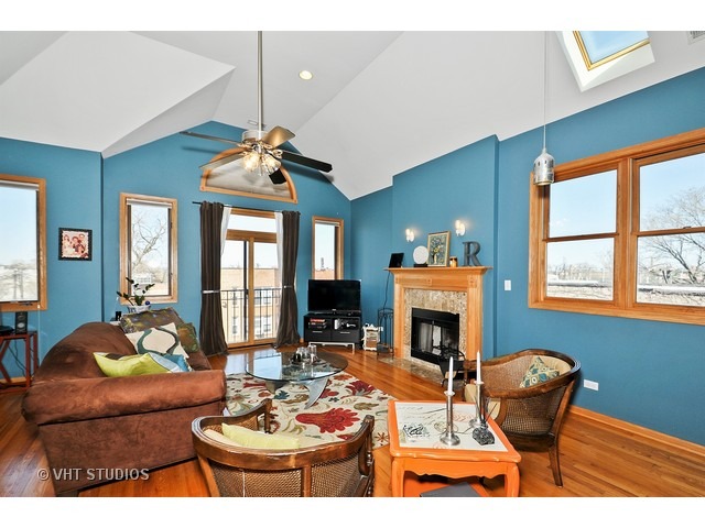 119 North Mozart Street, Unit 3 Chicago, IL 60612 - Photo 2 of 10