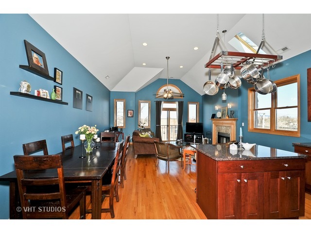 119 North Mozart Street, Unit 3 Chicago, IL 60612 - Photo 3 of 10