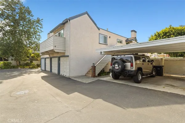 a view of a car in front of house