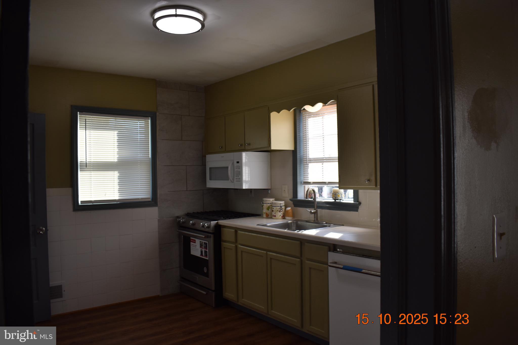 3425 Rutgers Street Hyattsville, MD 20783 - Photo 5 of 10 Bright and inviting kitchen space.