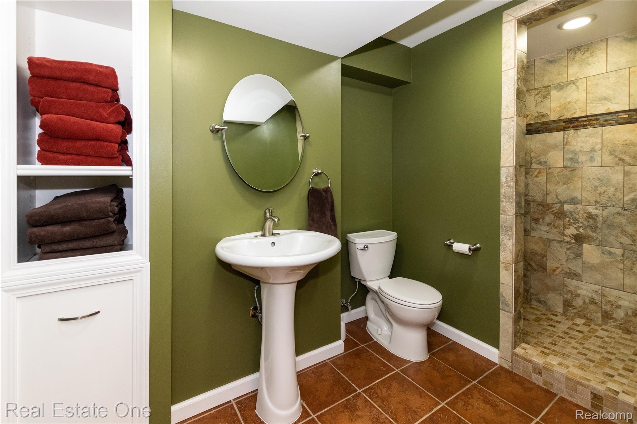 3959 Kaeleaf Road Lake Orion, MI 48360 - Photo 37 of 43 Lower Level Full Bath
